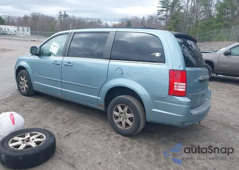2008 Chrysler Town & Country Touring z USA, uszkodzony, nr VIN 2A8HR54PX8R788373